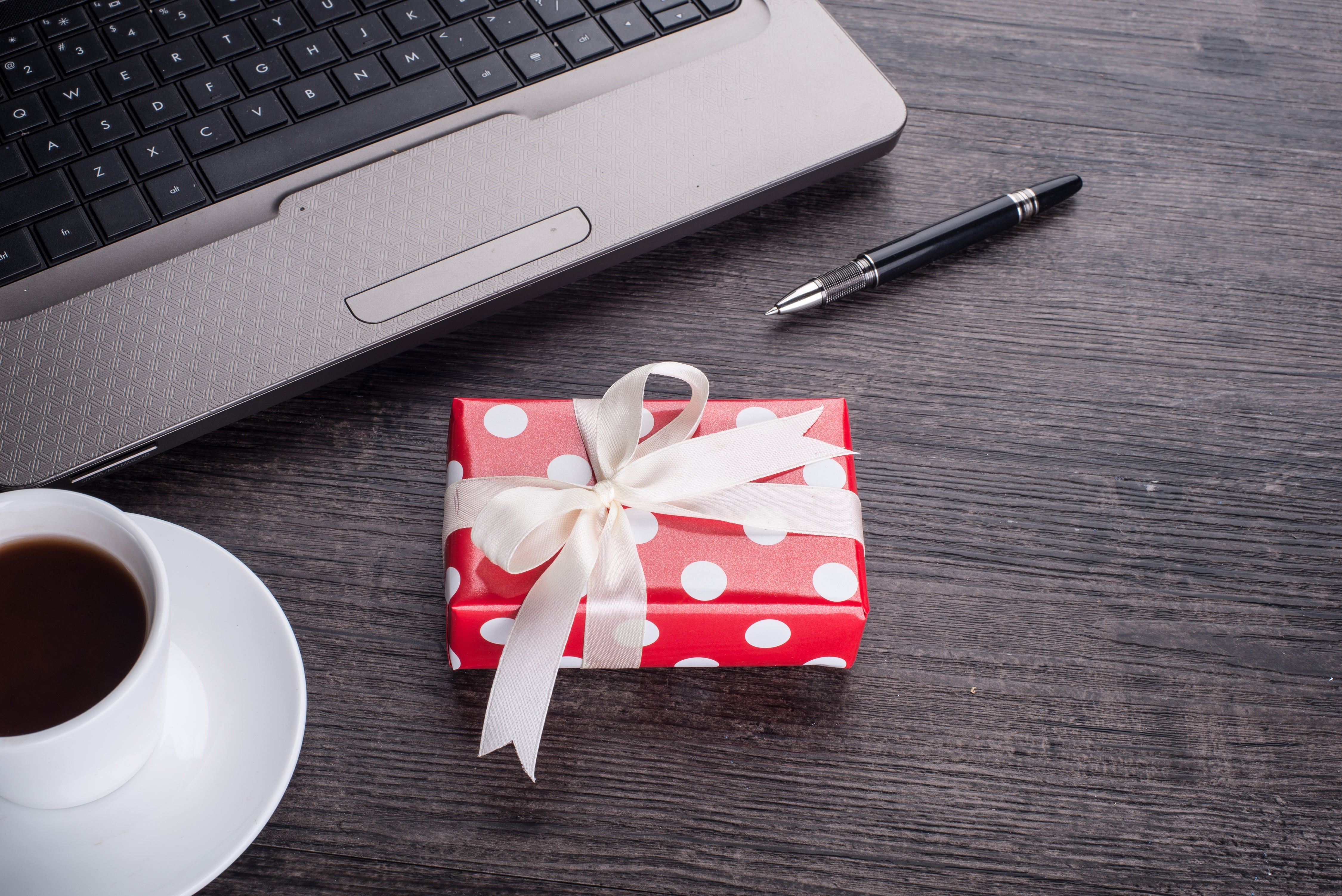 Mastering Corporate Gifting: How Gifting Gallery Can Make Your Business Stand Out