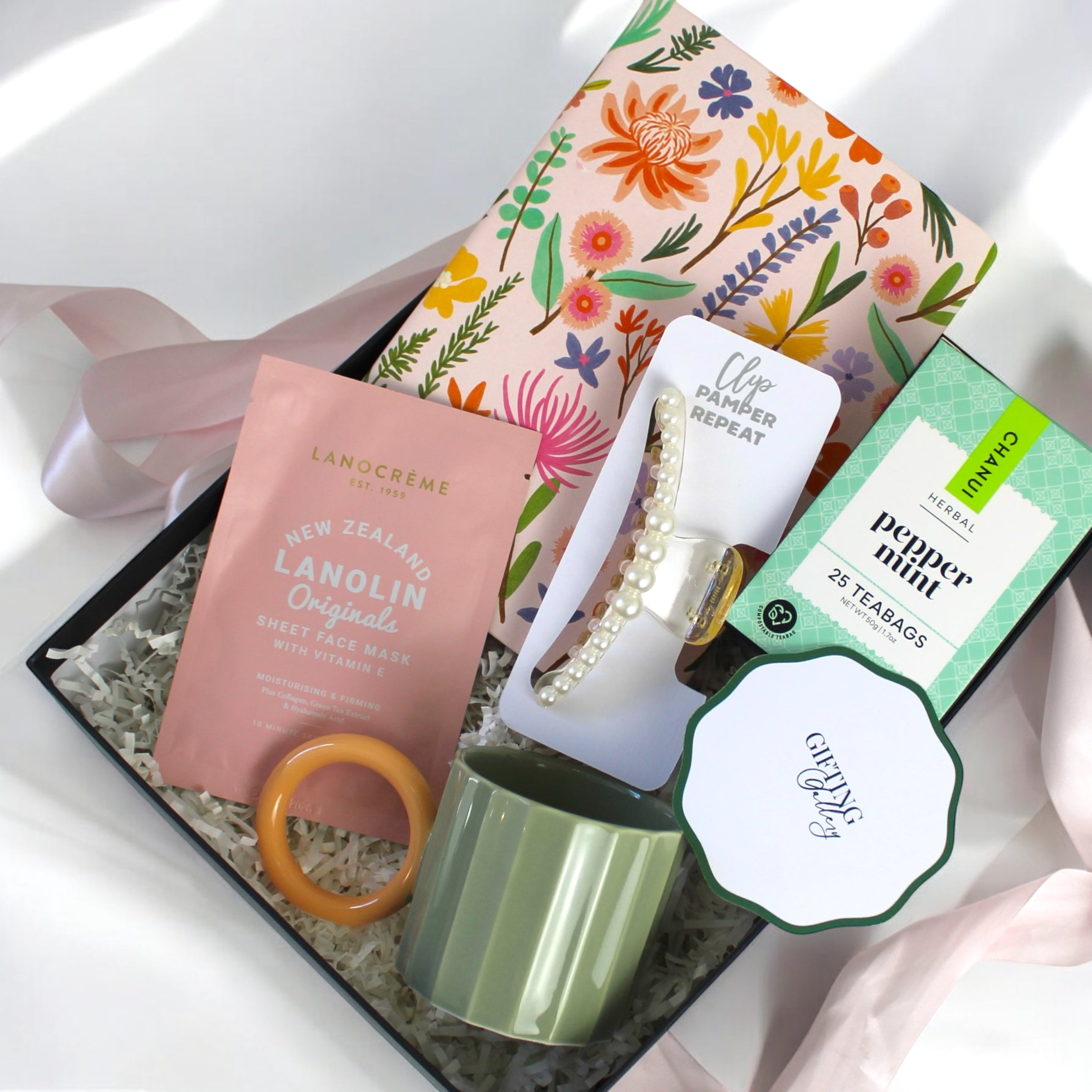 me time gift box green mug and tea